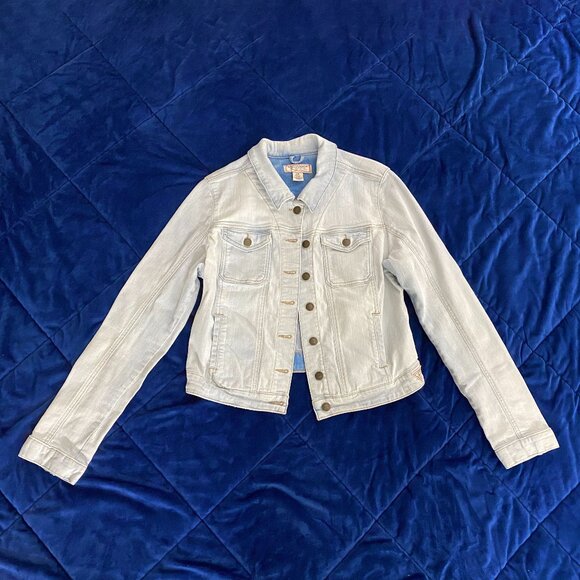 GUESS Vintage Light Wash Denim Classic Fit Jean Jacket with Buttons + Pockets - Picture 1 of 5